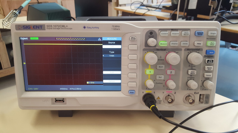 Picture of the oscilloscope